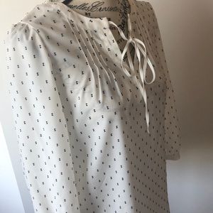 Black cream 3/4 sleeve blouse Size XS